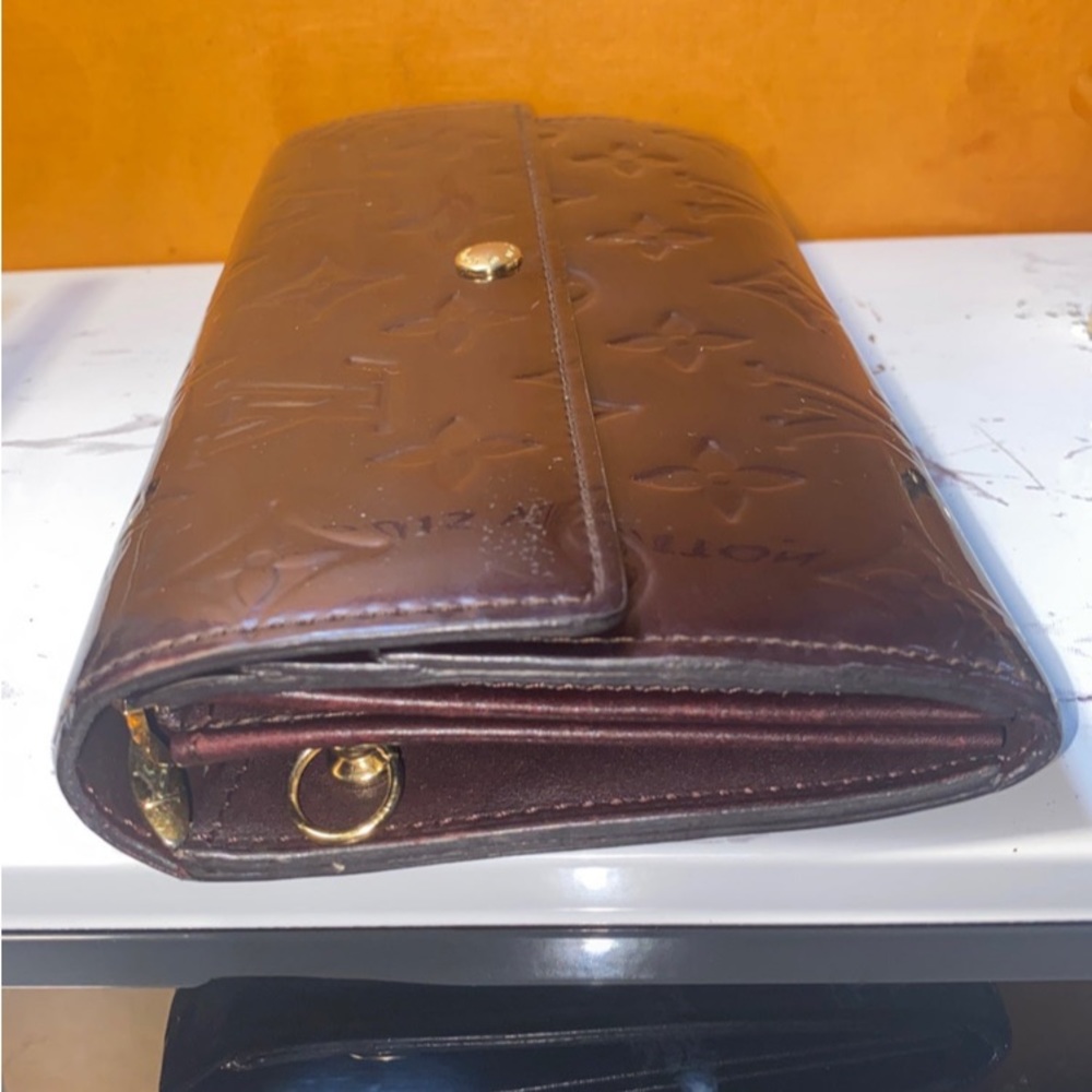 SOLDAuthentic Louis Vuitton Vernis Amarante Sarah Wallet - Picture 16 of 16